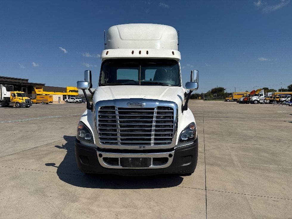 Day Cab Tractor-Heavy Duty Tractors-Freightliner-2018-Cascadia 12564ST-Fort Worth-TX-642,720\n\t\tmiles-$ 25,750 - Image 2
