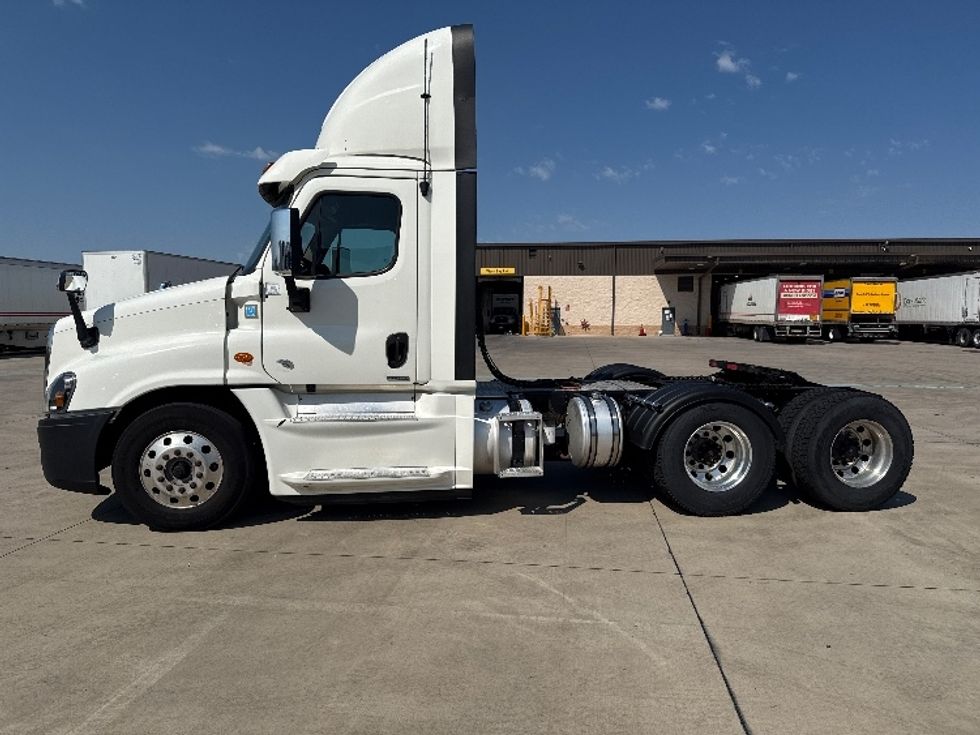 Day Cab Tractor-Heavy Duty Tractors-Freightliner-2018-Cascadia 12564ST-Fort Worth-TX-642,720\n\t\tmiles-$ 25,750 - Image 4