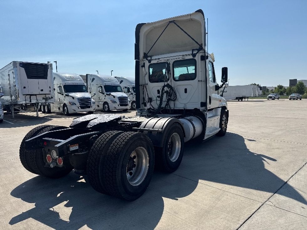 Day Cab Tractor-Heavy Duty Tractors-Freightliner-2018-Cascadia 12564ST-Fort Worth-TX-642,720\n\t\tmiles-$ 25,750 - Image 7