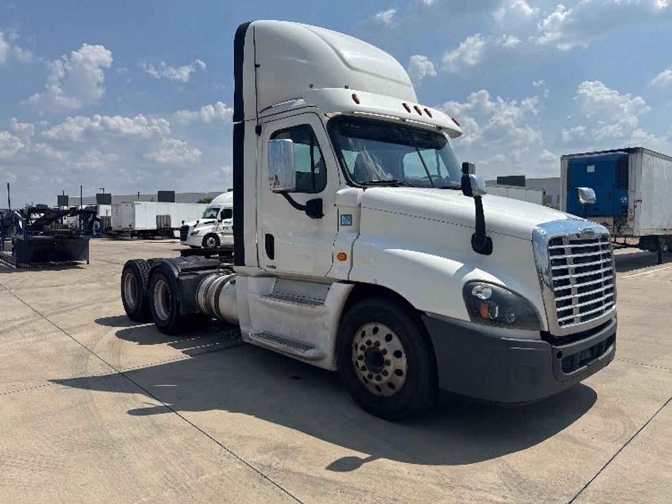 Day Cab Tractor-Heavy Duty Tractors-Freightliner-2018-Cascadia 12564ST-Fort Worth-TX-661,909\n\t\tmiles-$ 24,000 - Image 1