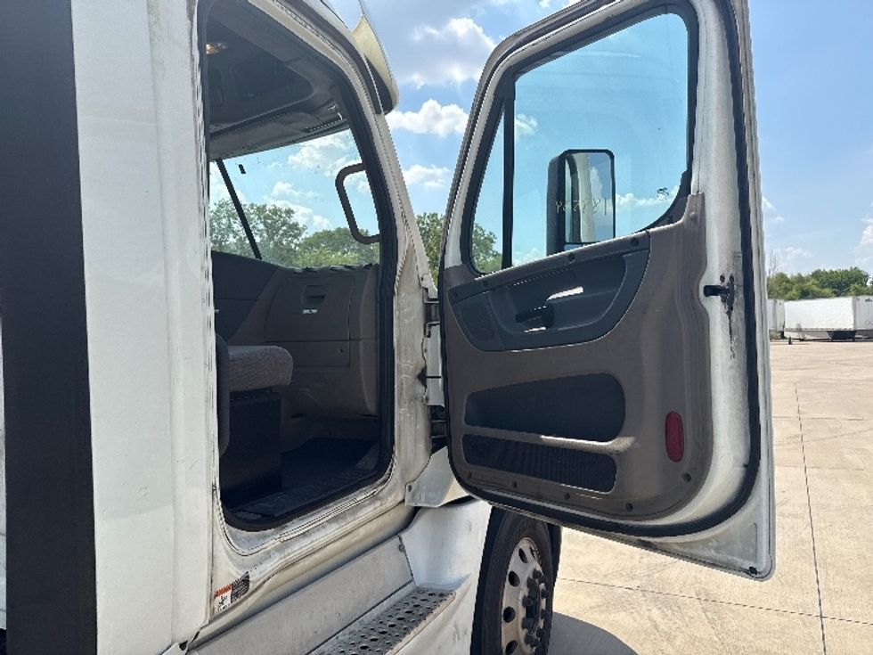 Day Cab Tractor-Heavy Duty Tractors-Freightliner-2018-Cascadia 12564ST-Fort Worth-TX-661,909\n\t\tmiles-$ 24,000 - Image 12