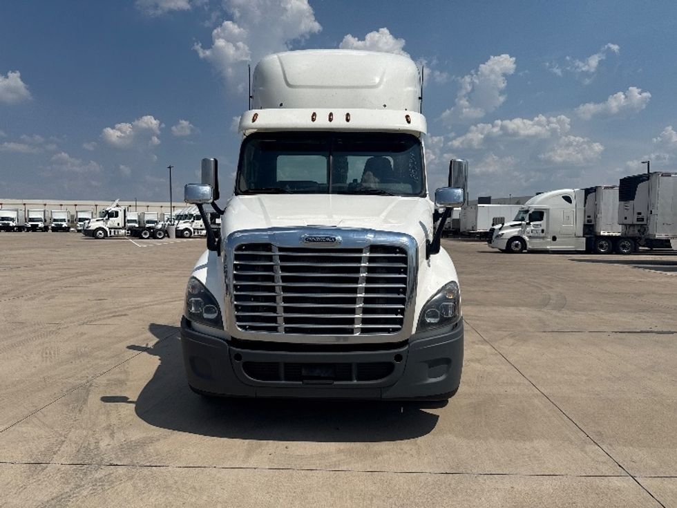 Day Cab Tractor-Heavy Duty Tractors-Freightliner-2018-Cascadia 12564ST-Fort Worth-TX-661,909\n\t\tmiles-$ 24,000 - Image 2