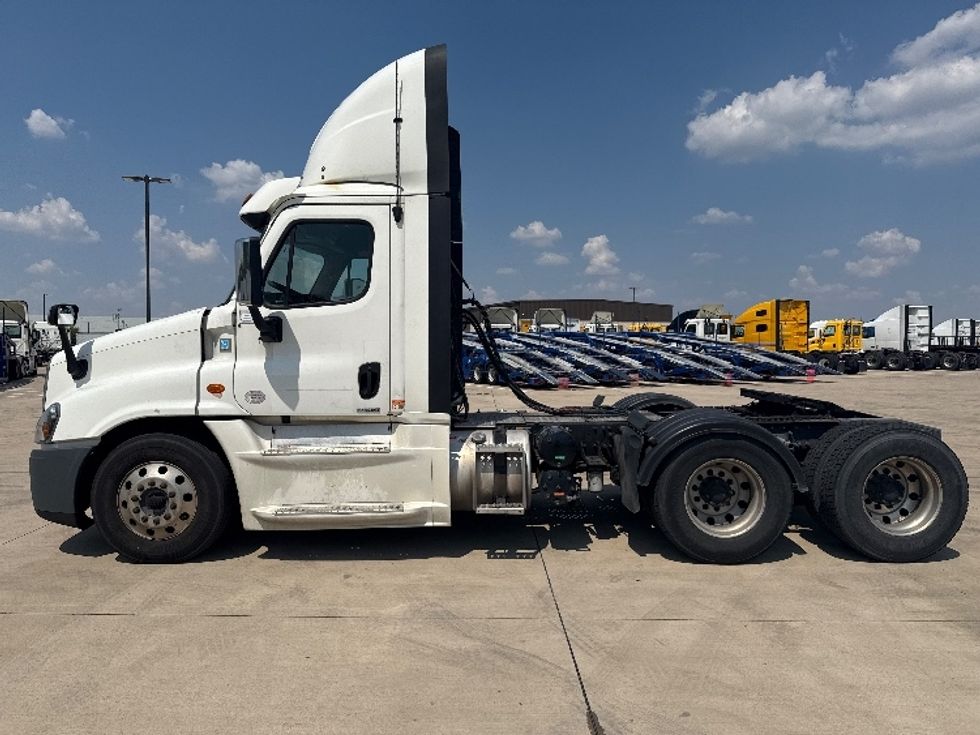 Day Cab Tractor-Heavy Duty Tractors-Freightliner-2018-Cascadia 12564ST-Fort Worth-TX-661,909\n\t\tmiles-$ 24,000 - Image 4