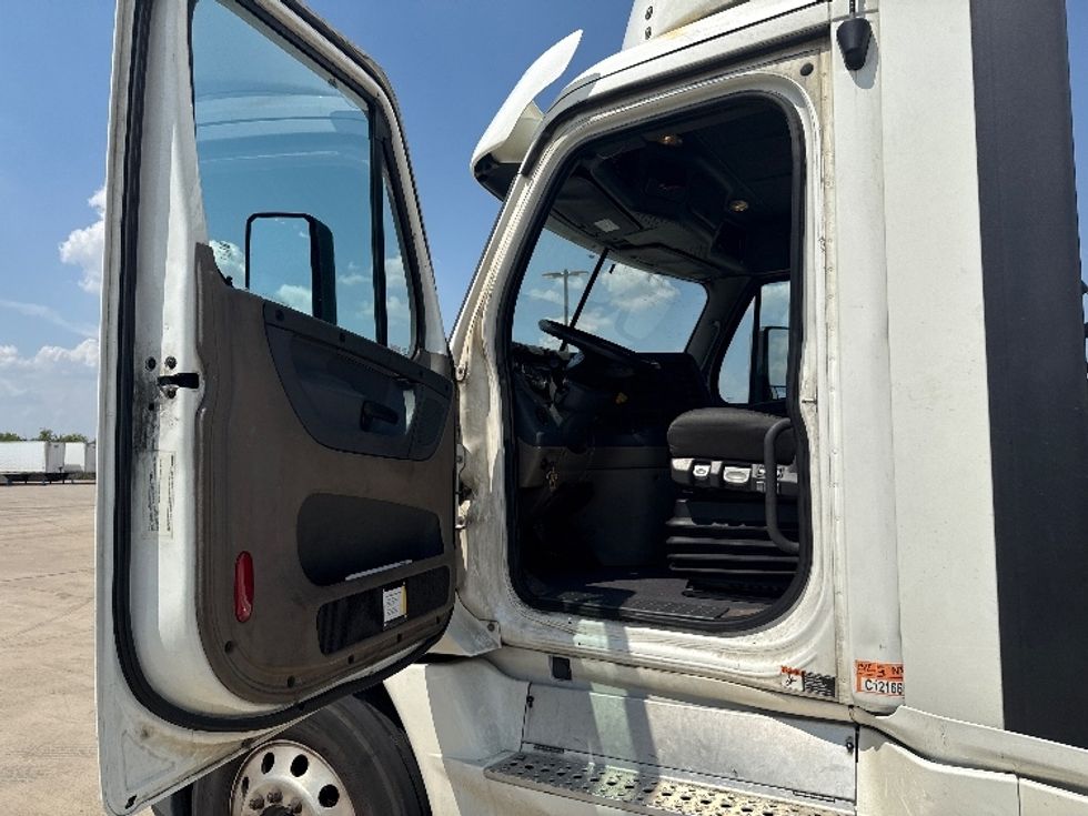 Day Cab Tractor-Heavy Duty Tractors-Freightliner-2018-Cascadia 12564ST-Fort Worth-TX-661,909\n\t\tmiles-$ 24,000 - Image 9