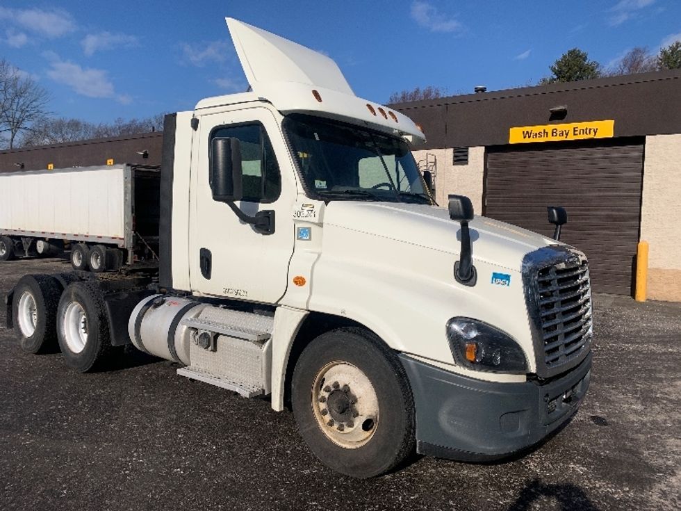 Day Cab Tractor-Heavy Duty Tractors-Freightliner-2018-Cascadia 12564ST-Franklin-MA-287,254\n\t\tmiles-$ 40,500 - Image 1