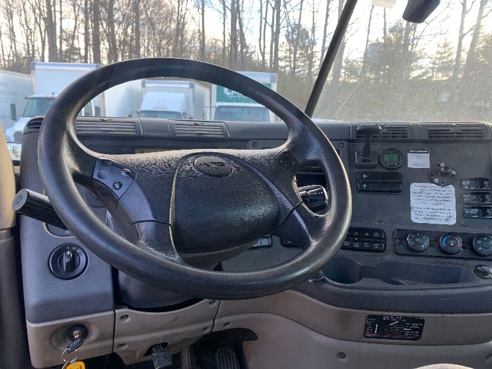 Day Cab Tractor-Heavy Duty Tractors-Freightliner-2018-Cascadia 12564ST-Franklin-MA-287,254\n\t\tmiles-$ 40,500 - Image 11