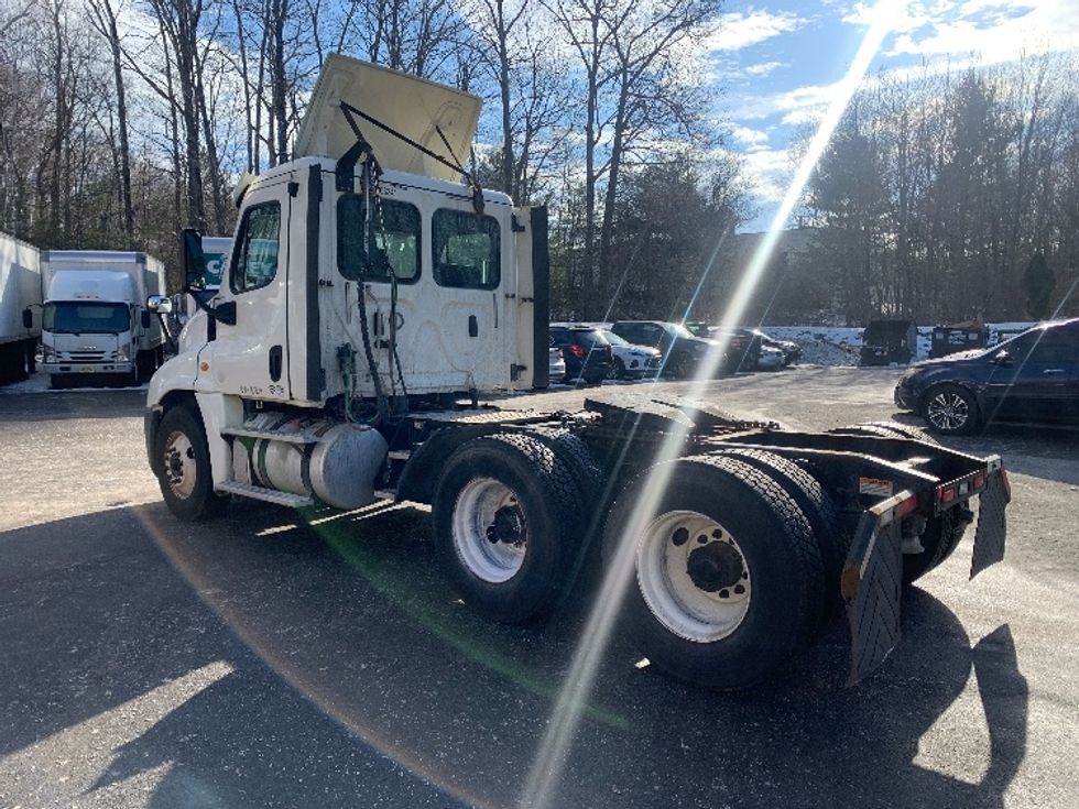 Day Cab Tractor-Heavy Duty Tractors-Freightliner-2018-Cascadia 12564ST-Franklin-MA-287,254\n\t\tmiles-$ 40,500 - Image 5