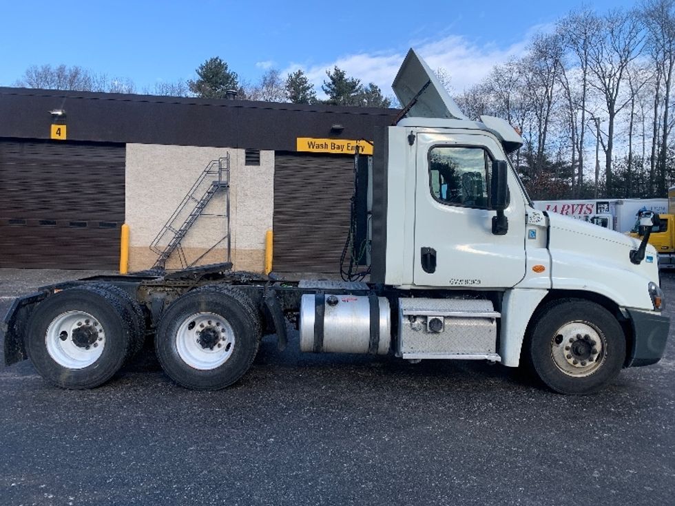 Day Cab Tractor-Heavy Duty Tractors-Freightliner-2018-Cascadia 12564ST-Franklin-MA-287,254\n\t\tmiles-$ 40,500 - Image 8