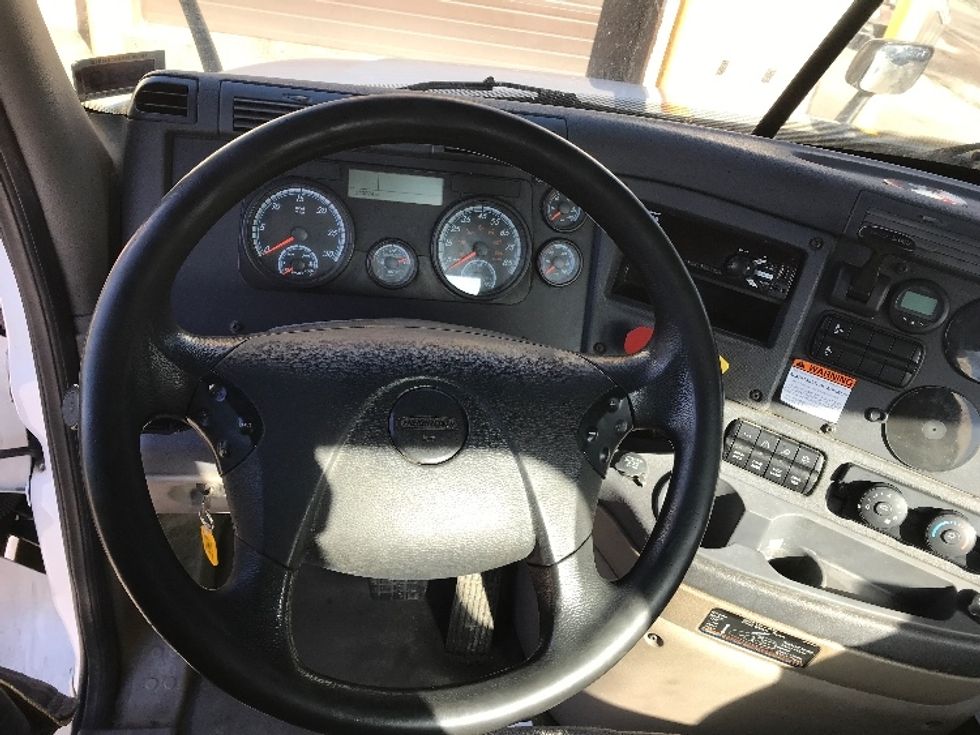 Day Cab Tractor-Heavy Duty Tractors-Freightliner-2018-Cascadia 12564ST-Franklin-MA-313,874\n\t\tmiles-$ 41,000 - Image 11