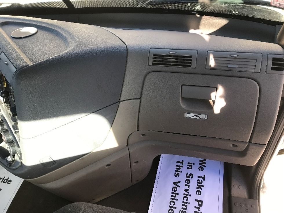 Day Cab Tractor-Heavy Duty Tractors-Freightliner-2018-Cascadia 12564ST-Franklin-MA-313,874\n\t\tmiles-$ 41,000 - Image 13