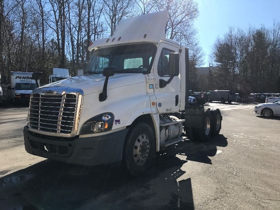 Day Cab Tractor-Heavy Duty Tractors-Freightliner-2018-Cascadia 12564ST-Franklin-MA-313,874\n\t\tmiles-$ 41,000 - Image 3