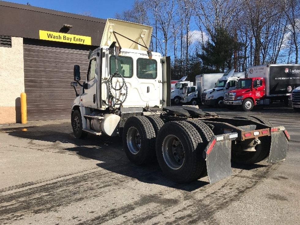 Day Cab Tractor-Heavy Duty Tractors-Freightliner-2018-Cascadia 12564ST-Franklin-MA-313,874\n\t\tmiles-$ 41,000 - Image 5