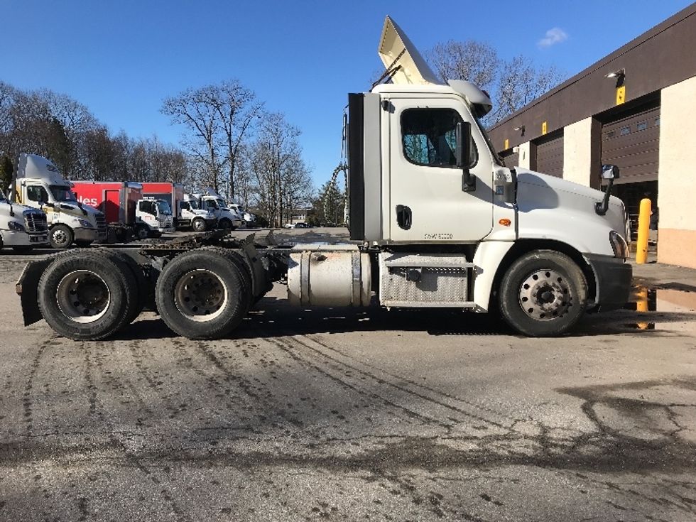 Day Cab Tractor-Heavy Duty Tractors-Freightliner-2018-Cascadia 12564ST-Franklin-MA-313,874\n\t\tmiles-$ 41,000 - Image 8