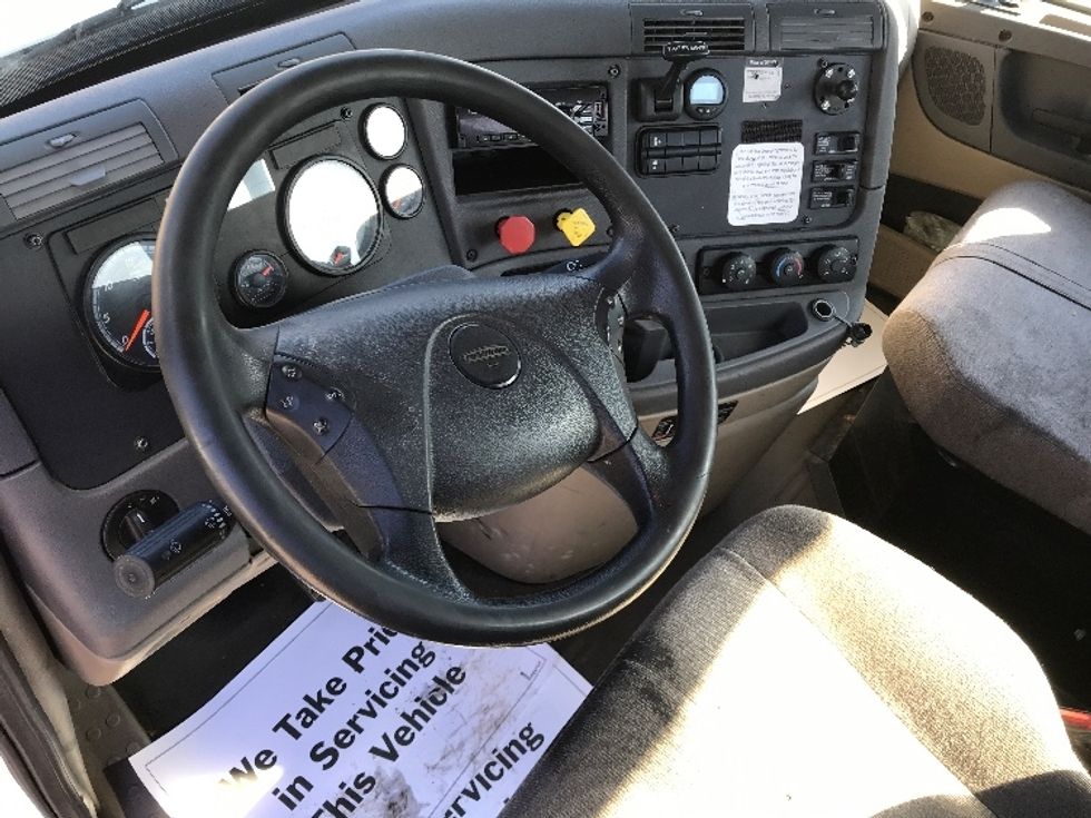 Day Cab Tractor-Heavy Duty Tractors-Freightliner-2018-Cascadia 12564ST-Franklin-MA-343,593\n\t\tmiles-$ 38,250 - Image 10