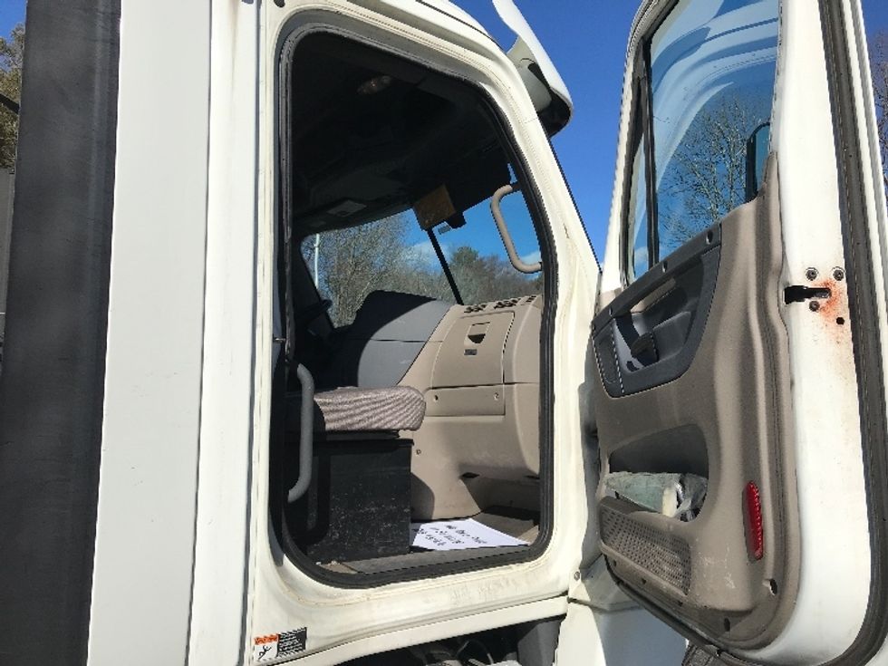 Day Cab Tractor-Heavy Duty Tractors-Freightliner-2018-Cascadia 12564ST-Franklin-MA-343,593\n\t\tmiles-$ 38,250 - Image 12