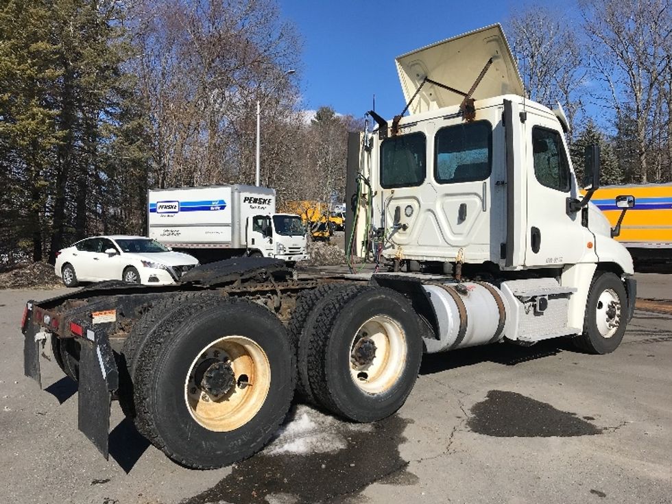 Day Cab Tractor-Heavy Duty Tractors-Freightliner-2018-Cascadia 12564ST-Franklin-MA-343,593\n\t\tmiles-$ 38,250 - Image 7