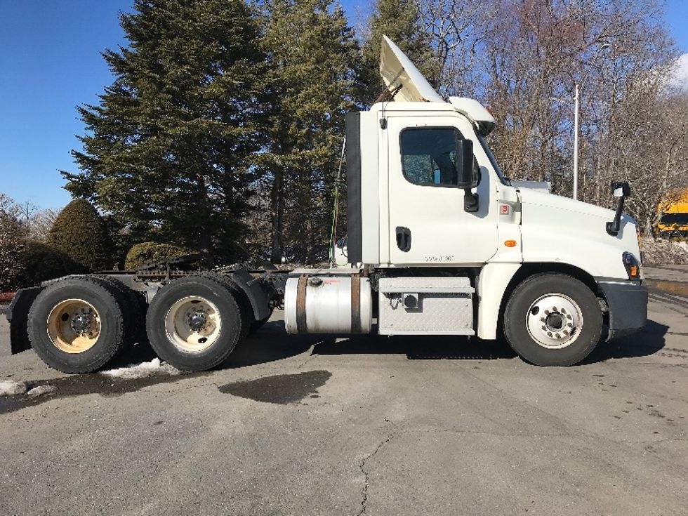 Day Cab Tractor-Heavy Duty Tractors-Freightliner-2018-Cascadia 12564ST-Franklin-MA-343,593\n\t\tmiles-$ 38,250 - Image 8