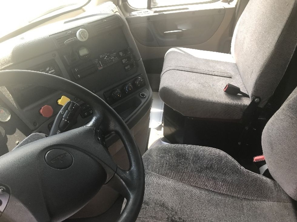 Day Cab Tractor-Heavy Duty Tractors-Freightliner-2018-Cascadia 12564ST-Franklin-MA-439,355\n\t\tmiles-$ 32,250 - Image 10