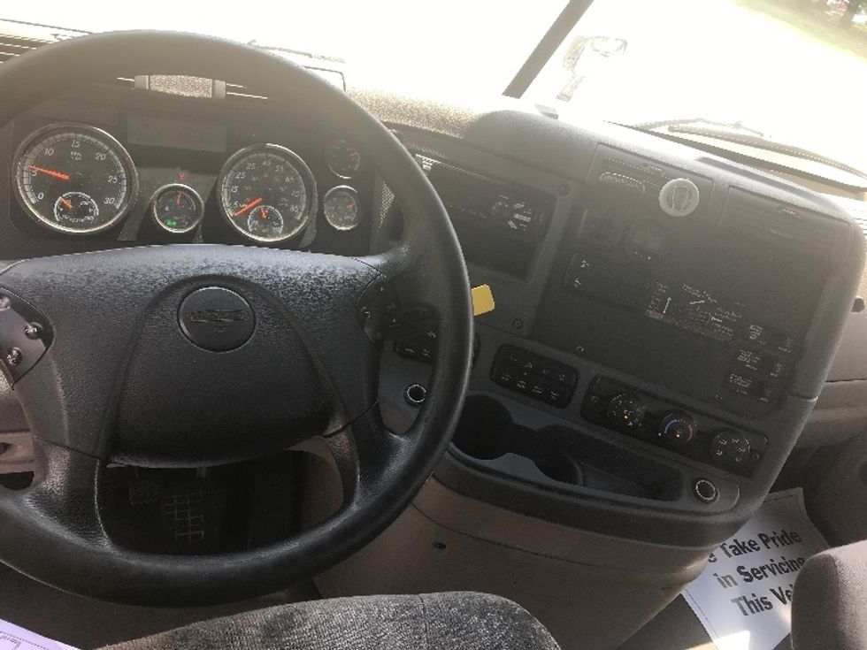 Day Cab Tractor-Heavy Duty Tractors-Freightliner-2018-Cascadia 12564ST-Franklin-MA-439,355\n\t\tmiles-$ 32,250 - Image 11