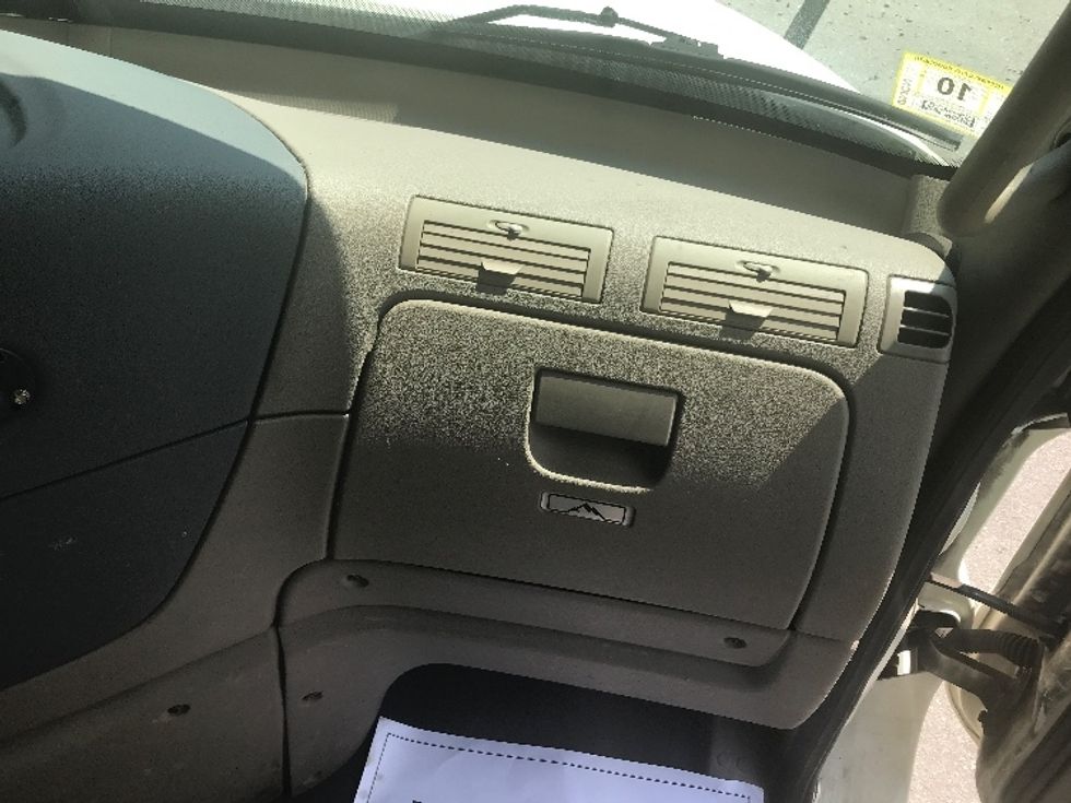 Day Cab Tractor-Heavy Duty Tractors-Freightliner-2018-Cascadia 12564ST-Franklin-MA-439,355\n\t\tmiles-$ 32,250 - Image 13