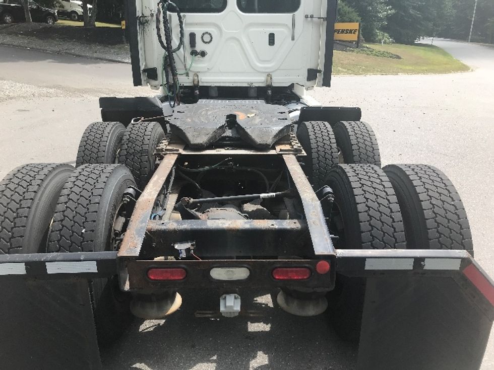 Day Cab Tractor-Heavy Duty Tractors-Freightliner-2018-Cascadia 12564ST-Franklin-MA-439,355\n\t\tmiles-$ 32,250 - Image 6