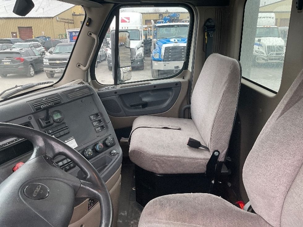 Day Cab Tractor-Heavy Duty Tractors-Freightliner-2018-Cascadia 12564ST-Frederick-MD-346,077\n\t\tmiles-$ 40,000 - Image 10