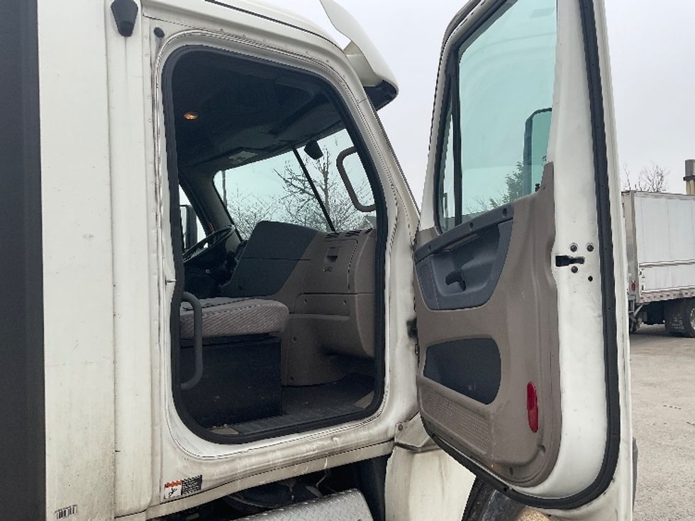 Day Cab Tractor-Heavy Duty Tractors-Freightliner-2018-Cascadia 12564ST-Frederick-MD-346,077\n\t\tmiles-$ 40,000 - Image 12
