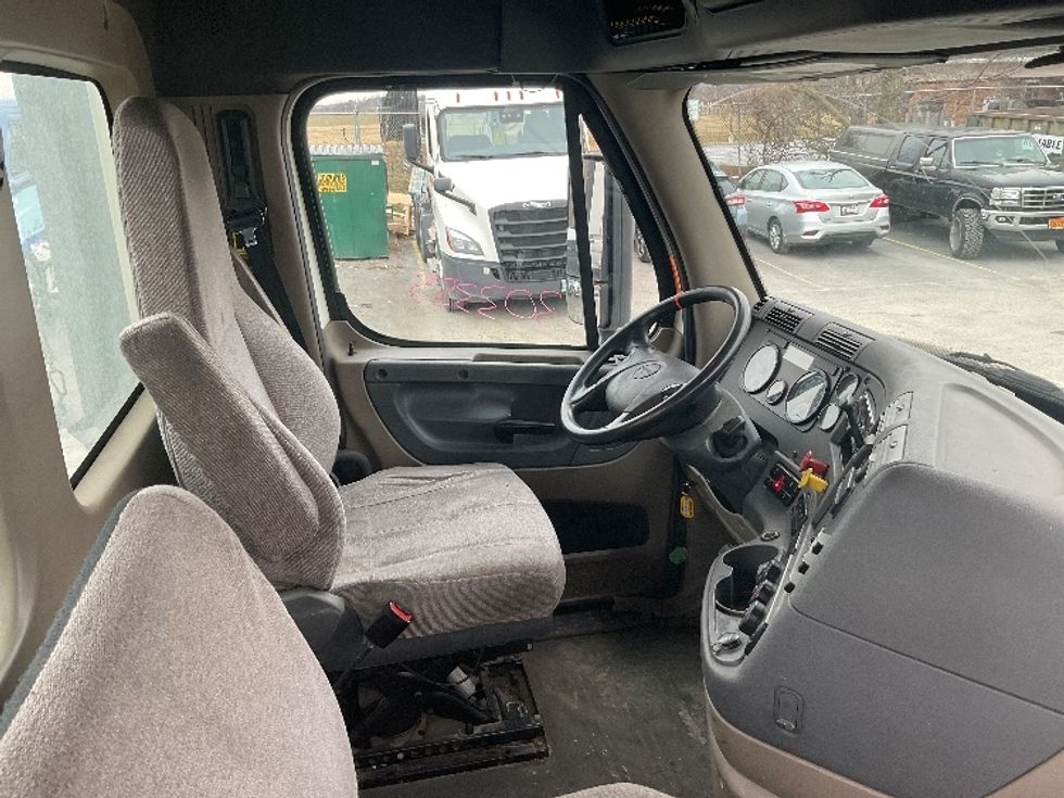 Day Cab Tractor-Heavy Duty Tractors-Freightliner-2018-Cascadia 12564ST-Frederick-MD-346,077\n\t\tmiles-$ 40,000 - Image 14