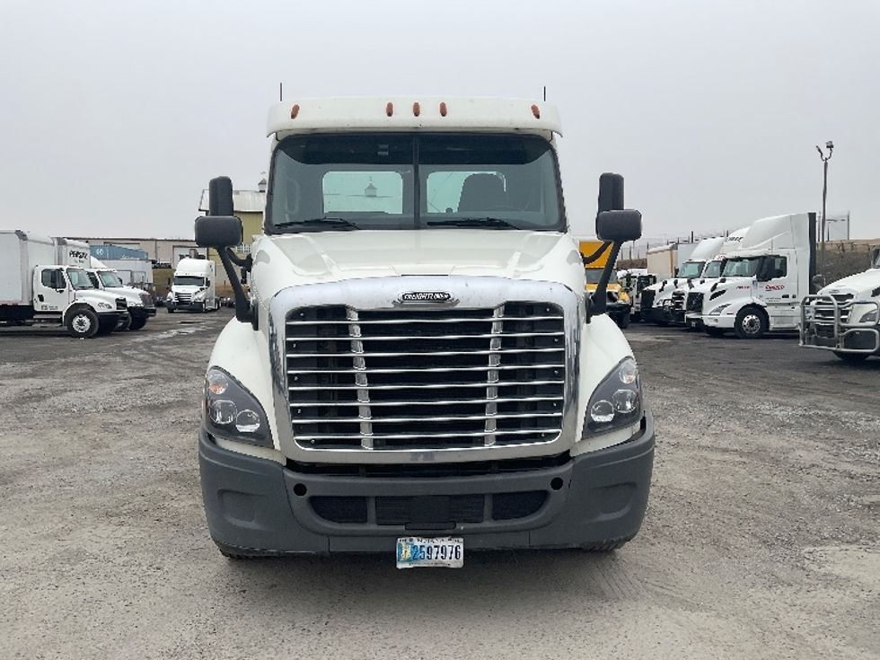 Day Cab Tractor-Heavy Duty Tractors-Freightliner-2018-Cascadia 12564ST-Frederick-MD-346,077\n\t\tmiles-$ 40,000 - Image 2