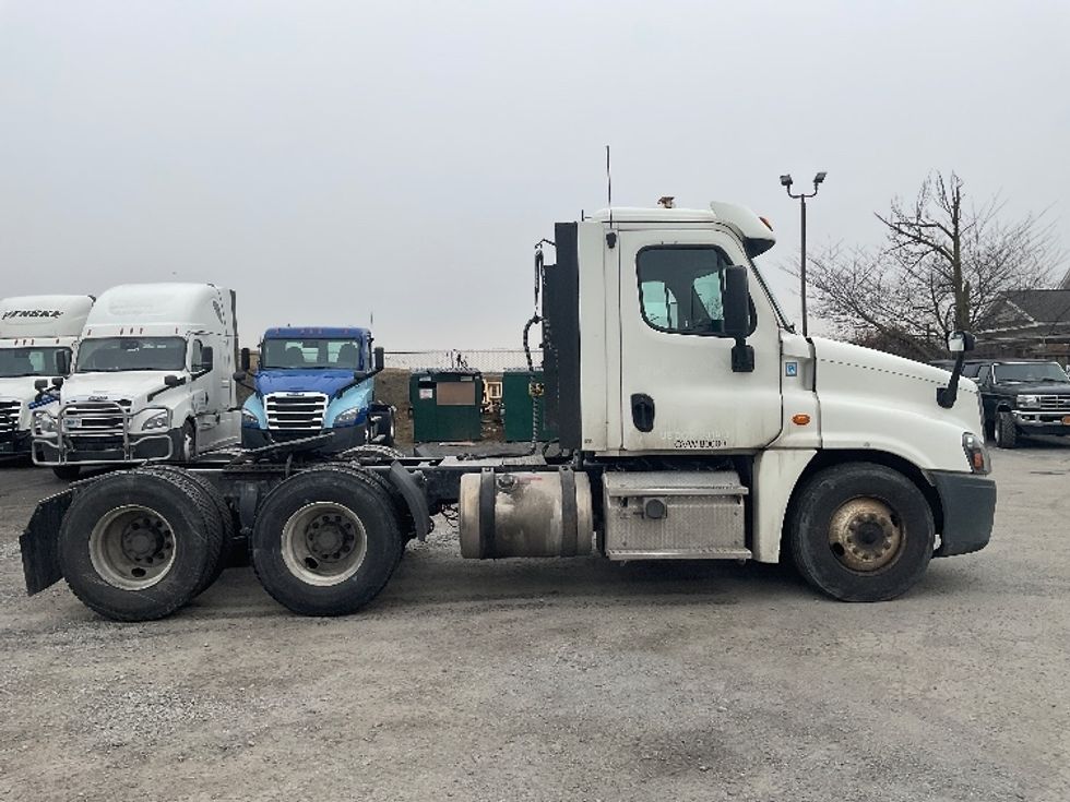 Day Cab Tractor-Heavy Duty Tractors-Freightliner-2018-Cascadia 12564ST-Frederick-MD-346,077\n\t\tmiles-$ 40,000 - Image 8