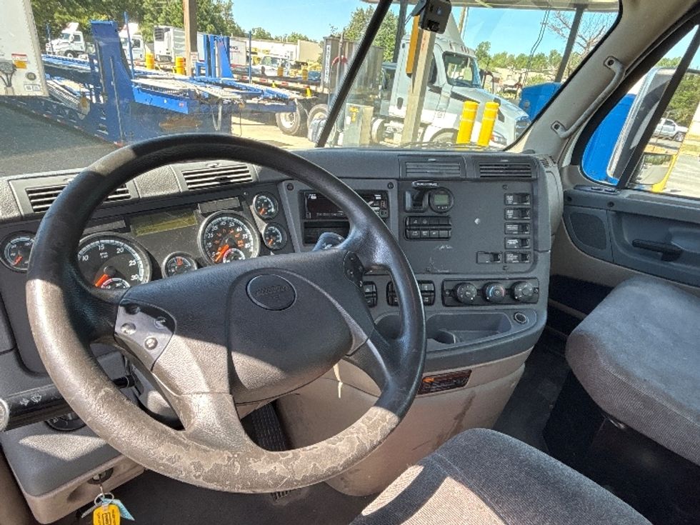 Day Cab Tractor-Heavy Duty Tractors-Freightliner-2018-Cascadia 12564ST-Fredericksburg-VA-485,937\n\t\tmiles-$ 30,750 - Image 10