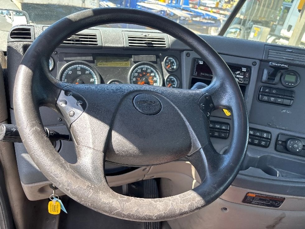 Day Cab Tractor-Heavy Duty Tractors-Freightliner-2018-Cascadia 12564ST-Fredericksburg-VA-485,937\n\t\tmiles-$ 30,750 - Image 11