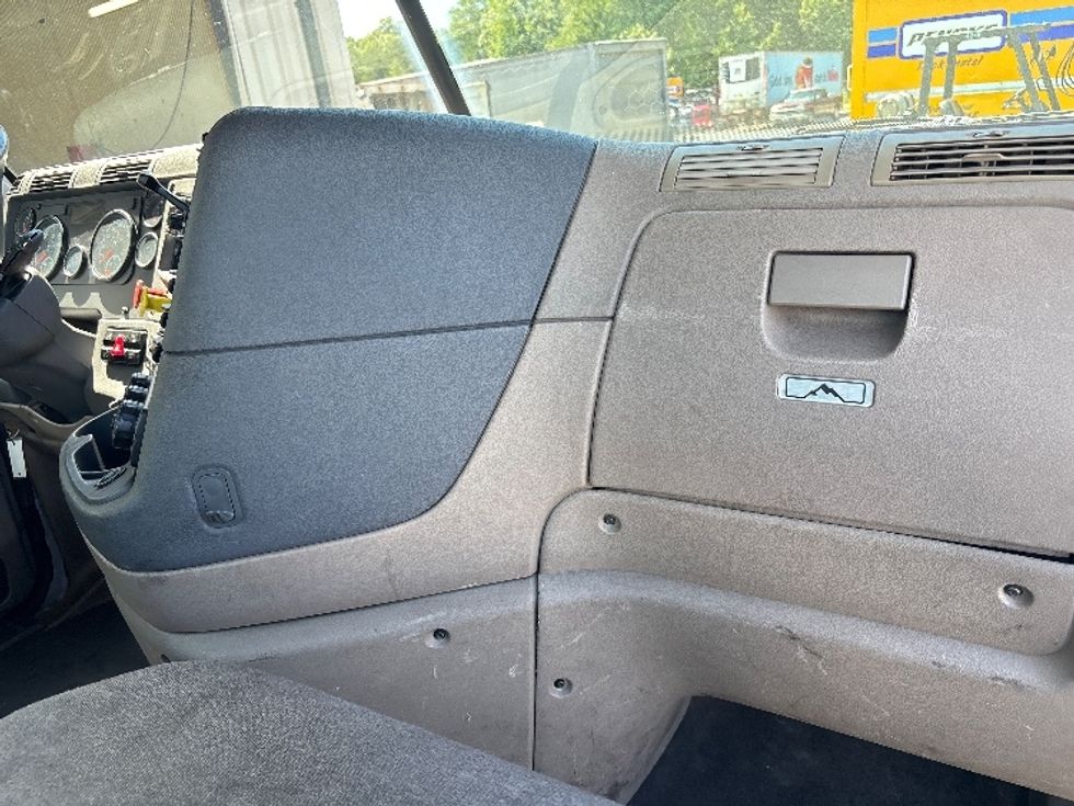 Day Cab Tractor-Heavy Duty Tractors-Freightliner-2018-Cascadia 12564ST-Fredericksburg-VA-485,937\n\t\tmiles-$ 30,750 - Image 13
