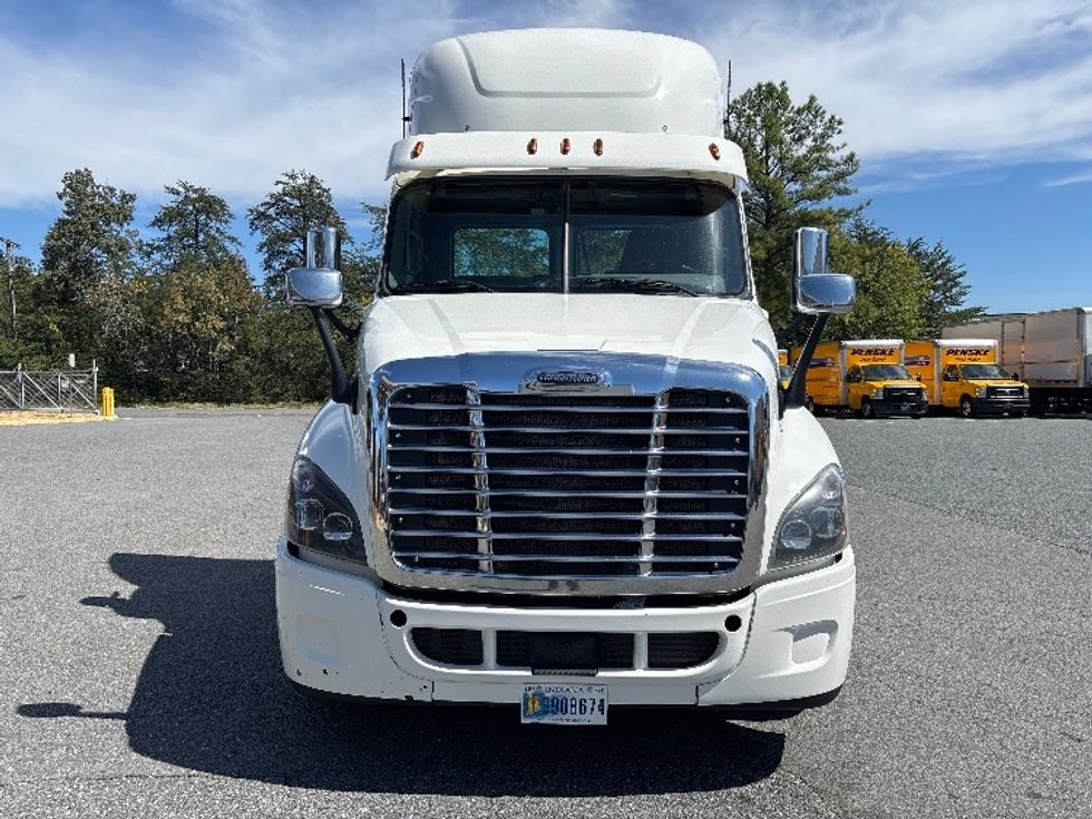 Day Cab Tractor-Heavy Duty Tractors-Freightliner-2018-Cascadia 12564ST-Fredericksburg-VA-485,937\n\t\tmiles-$ 30,750 - Image 2
