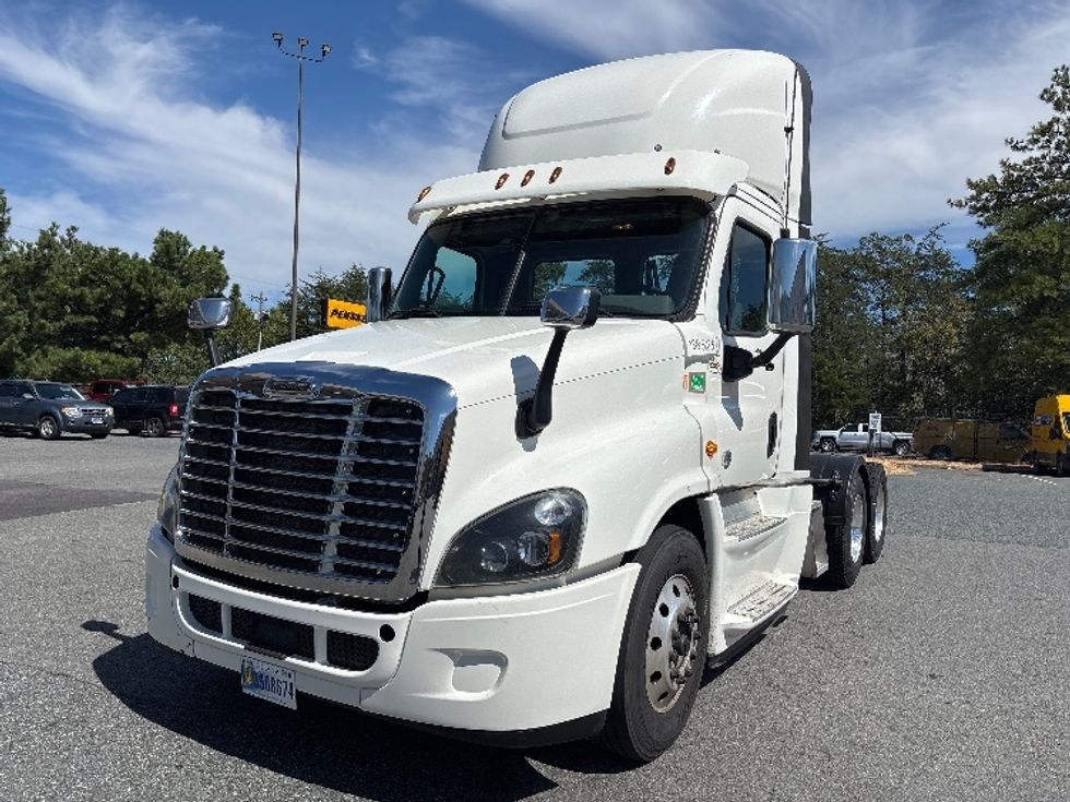 Day Cab Tractor-Heavy Duty Tractors-Freightliner-2018-Cascadia 12564ST-Fredericksburg-VA-485,937\n\t\tmiles-$ 30,750 - Image 3