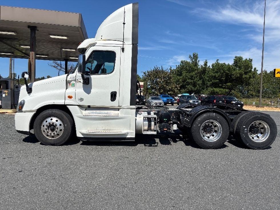 Day Cab Tractor-Heavy Duty Tractors-Freightliner-2018-Cascadia 12564ST-Fredericksburg-VA-485,937\n\t\tmiles-$ 30,750 - Image 4