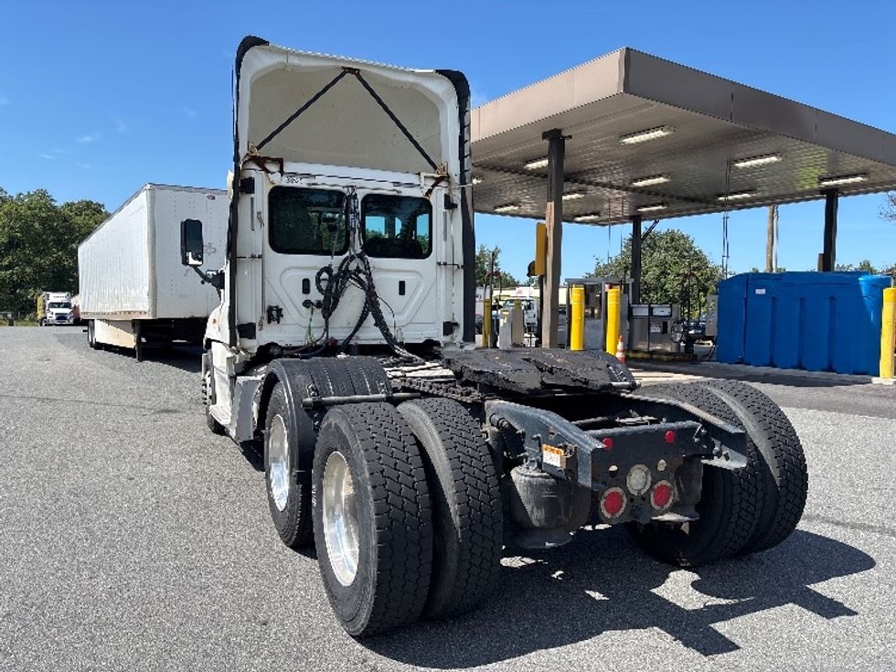 Day Cab Tractor-Heavy Duty Tractors-Freightliner-2018-Cascadia 12564ST-Fredericksburg-VA-485,937\n\t\tmiles-$ 30,750 - Image 5