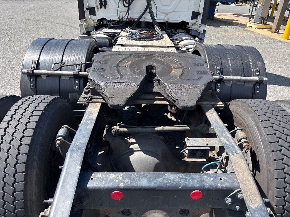 Day Cab Tractor-Heavy Duty Tractors-Freightliner-2018-Cascadia 12564ST-Fredericksburg-VA-485,937\n\t\tmiles-$ 30,750 - Image 6