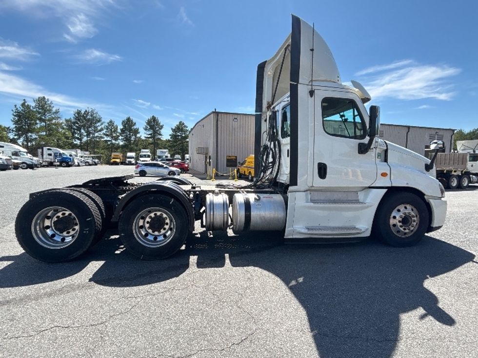 Day Cab Tractor-Heavy Duty Tractors-Freightliner-2018-Cascadia 12564ST-Fredericksburg-VA-485,937\n\t\tmiles-$ 30,750 - Image 8