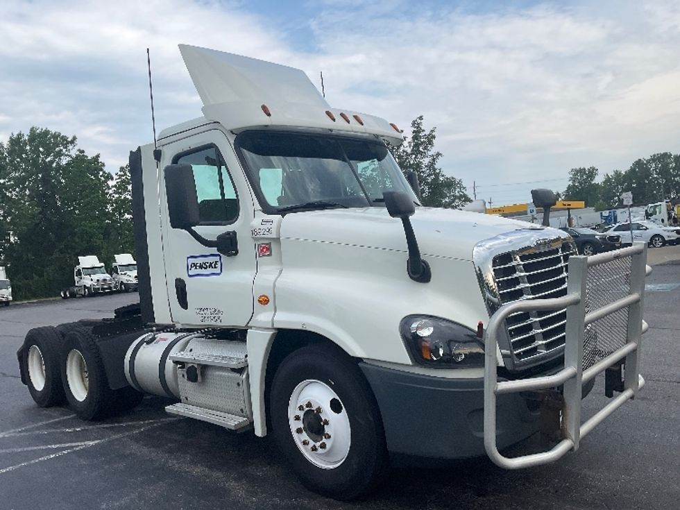 Day Cab Tractor-Heavy Duty Tractors-Freightliner-2018-Cascadia 12564ST-Fredonia-NY-361,880\n\t\tmiles-$ 41,000 - Image 1