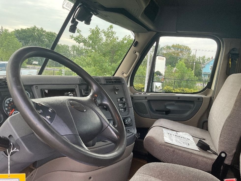 Day Cab Tractor-Heavy Duty Tractors-Freightliner-2018-Cascadia 12564ST-Fredonia-NY-361,880\n\t\tmiles-$ 41,000 - Image 10