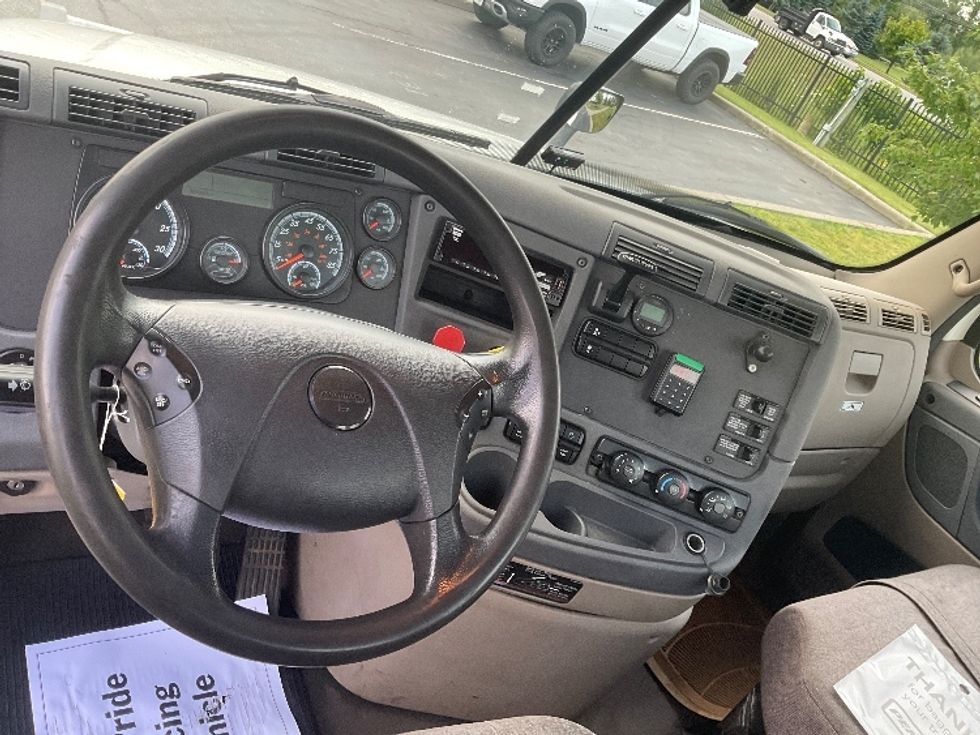 Day Cab Tractor-Heavy Duty Tractors-Freightliner-2018-Cascadia 12564ST-Fredonia-NY-361,880\n\t\tmiles-$ 41,000 - Image 11