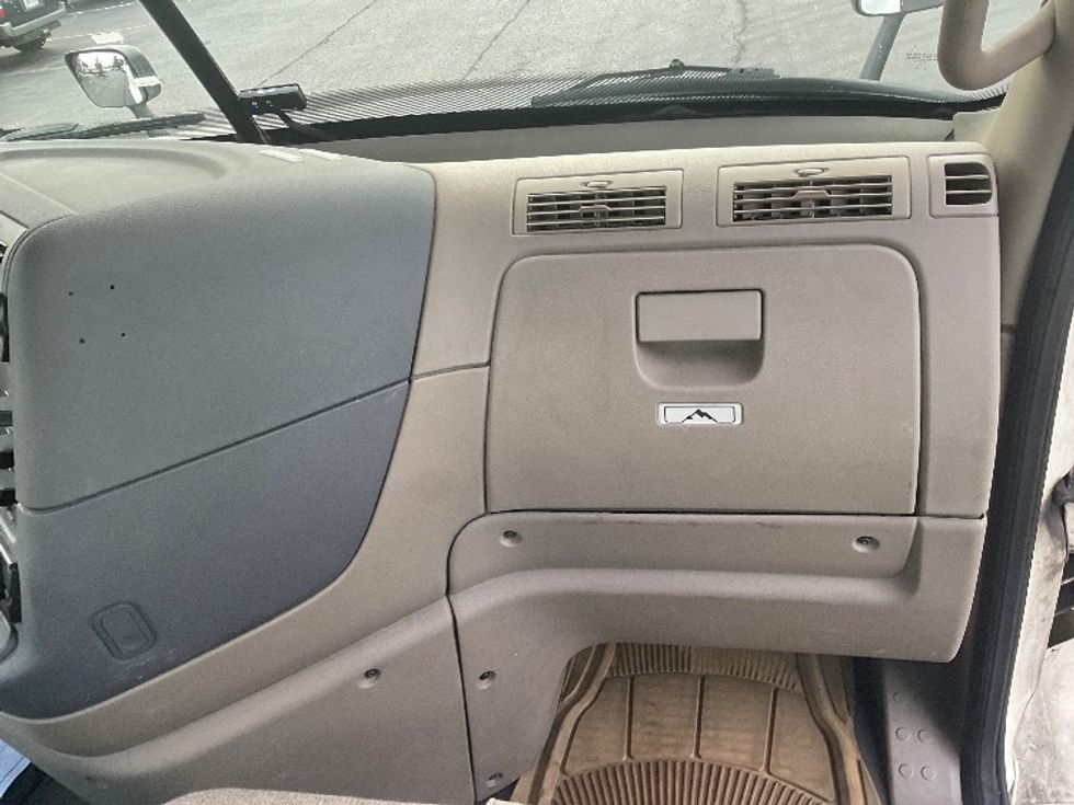 Day Cab Tractor-Heavy Duty Tractors-Freightliner-2018-Cascadia 12564ST-Fredonia-NY-361,880\n\t\tmiles-$ 41,000 - Image 13