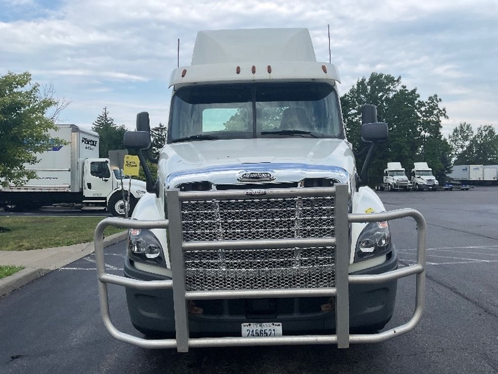 2018 Freightliner Cascadia 125" Sleeper Cab photo 2