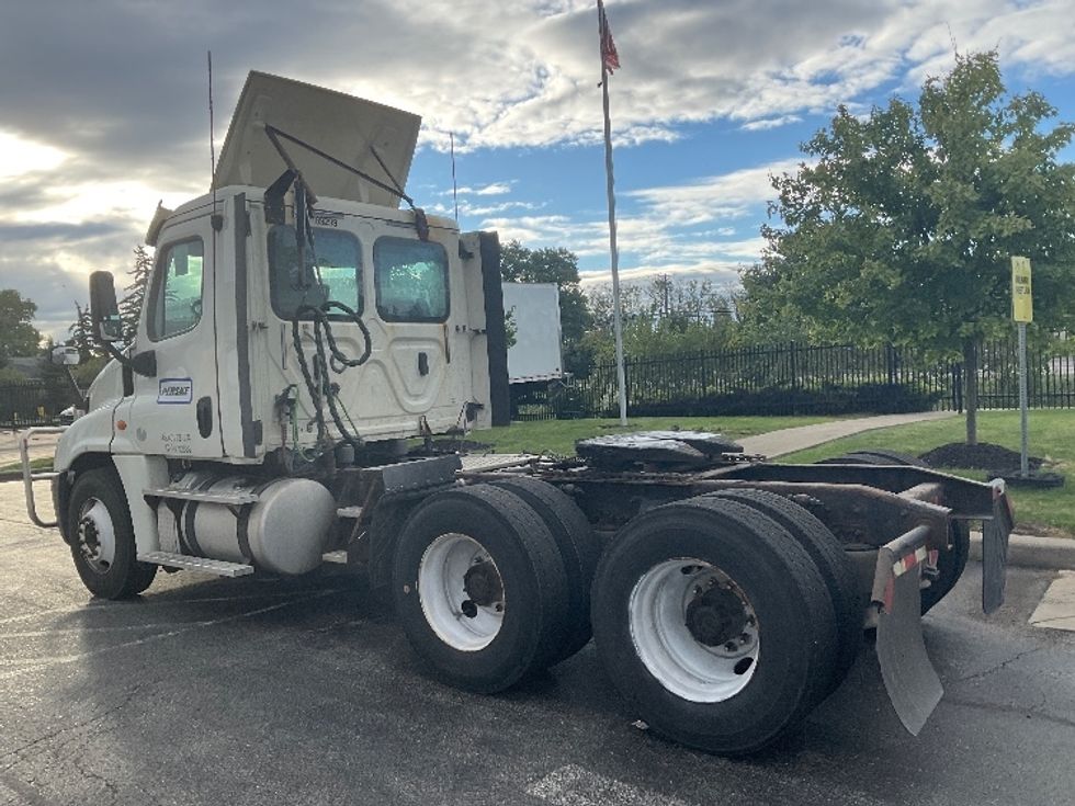 Day Cab Tractor-Heavy Duty Tractors-Freightliner-2018-Cascadia 12564ST-Fredonia-NY-361,880\n\t\tmiles-$ 41,000 - Image 5