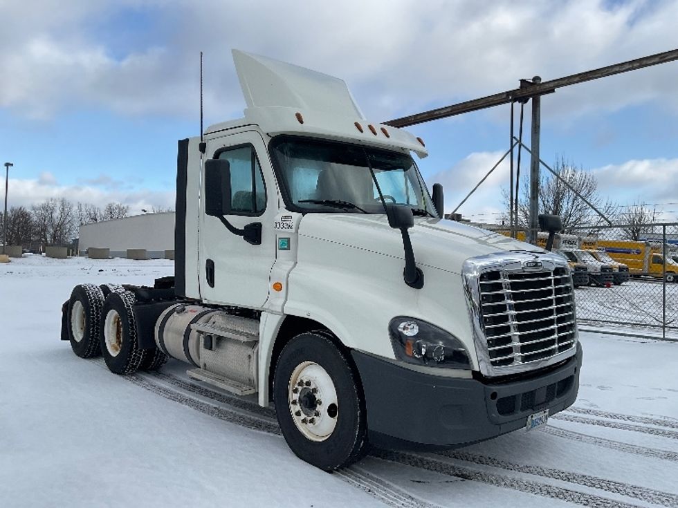 Day Cab Tractor-Heavy Duty Tractors-Freightliner-2018-Cascadia 12564ST-Fredonia-NY-381,029\n\t\tmiles-$ 39,500 - Image 1