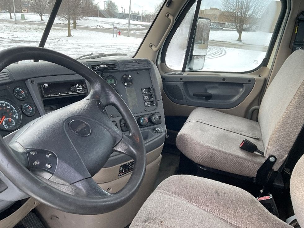 Day Cab Tractor-Heavy Duty Tractors-Freightliner-2018-Cascadia 12564ST-Fredonia-NY-381,029\n\t\tmiles-$ 39,500 - Image 10