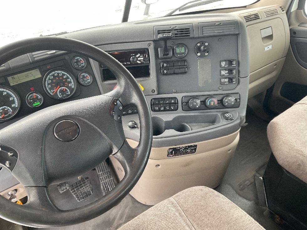 Day Cab Tractor-Heavy Duty Tractors-Freightliner-2018-Cascadia 12564ST-Fredonia-NY-381,029\n\t\tmiles-$ 39,500 - Image 11