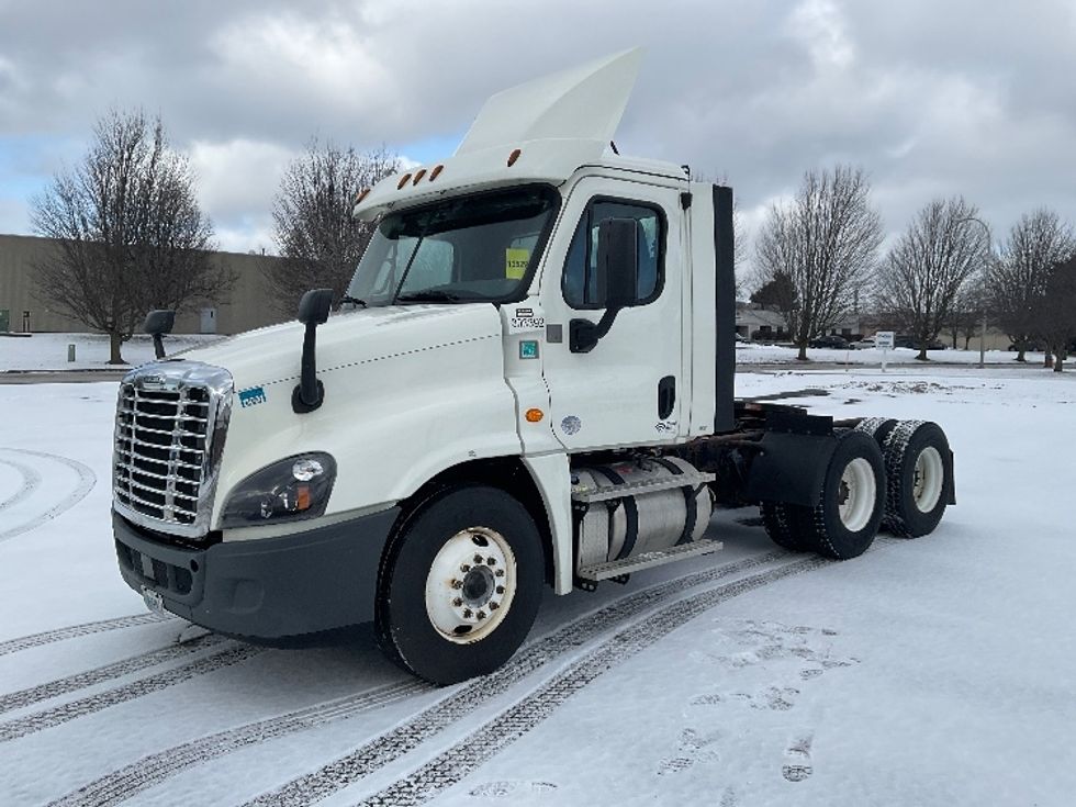 Day Cab Tractor-Heavy Duty Tractors-Freightliner-2018-Cascadia 12564ST-Fredonia-NY-381,029\n\t\tmiles-$ 39,500 - Image 3