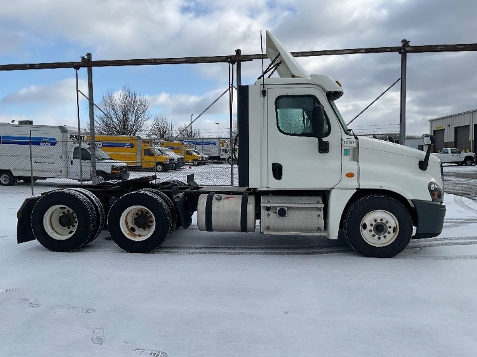 Day Cab Tractor-Heavy Duty Tractors-Freightliner-2018-Cascadia 12564ST-Fredonia-NY-381,029\n\t\tmiles-$ 39,500 - Image 8